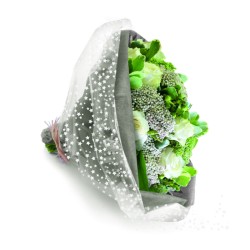Bouquet emballé dans le rouleau polypro Volga blanc