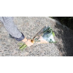 Bouquet de Noël emballé dans le rouleau polypro Noëlia vert