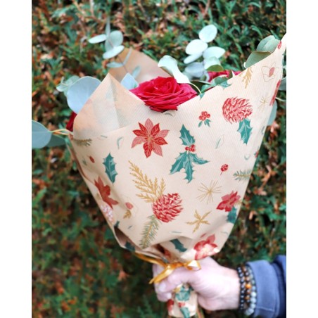 Bouquet de Noël emballé dans le kraft Majesty rouge et or