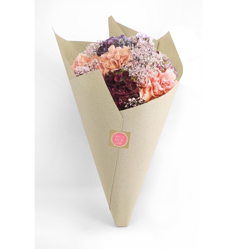 Bouquet emballé dans le Grass paper