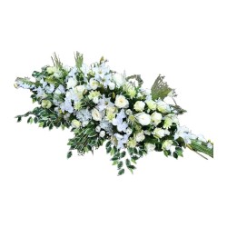 Composition florale funéraire grand dessus de cercueil en fleurs artificielles blanches Moscou - Artiflor