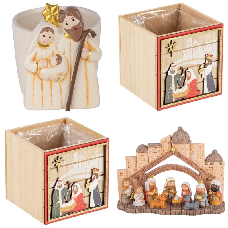 Vitrine de Noël Nativité : crèches, vases Sainte Famille et cubes en bois garnis – grossiste en crèches de Noël