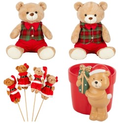 Vitrine de Noël avec oursons en peluche écossais, piques et cache-pots oursons – grossiste en peluches de Noël